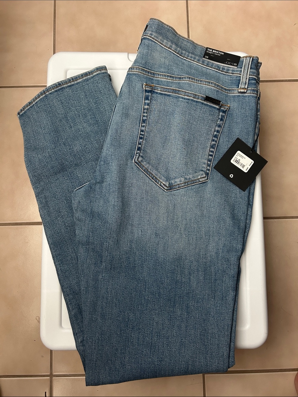 NWT Joe’s Jeans The Brixton Light Wash Straight and Narrow Jeans